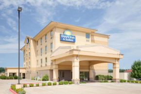 Days Inn & Suites by Wyndham Russellville